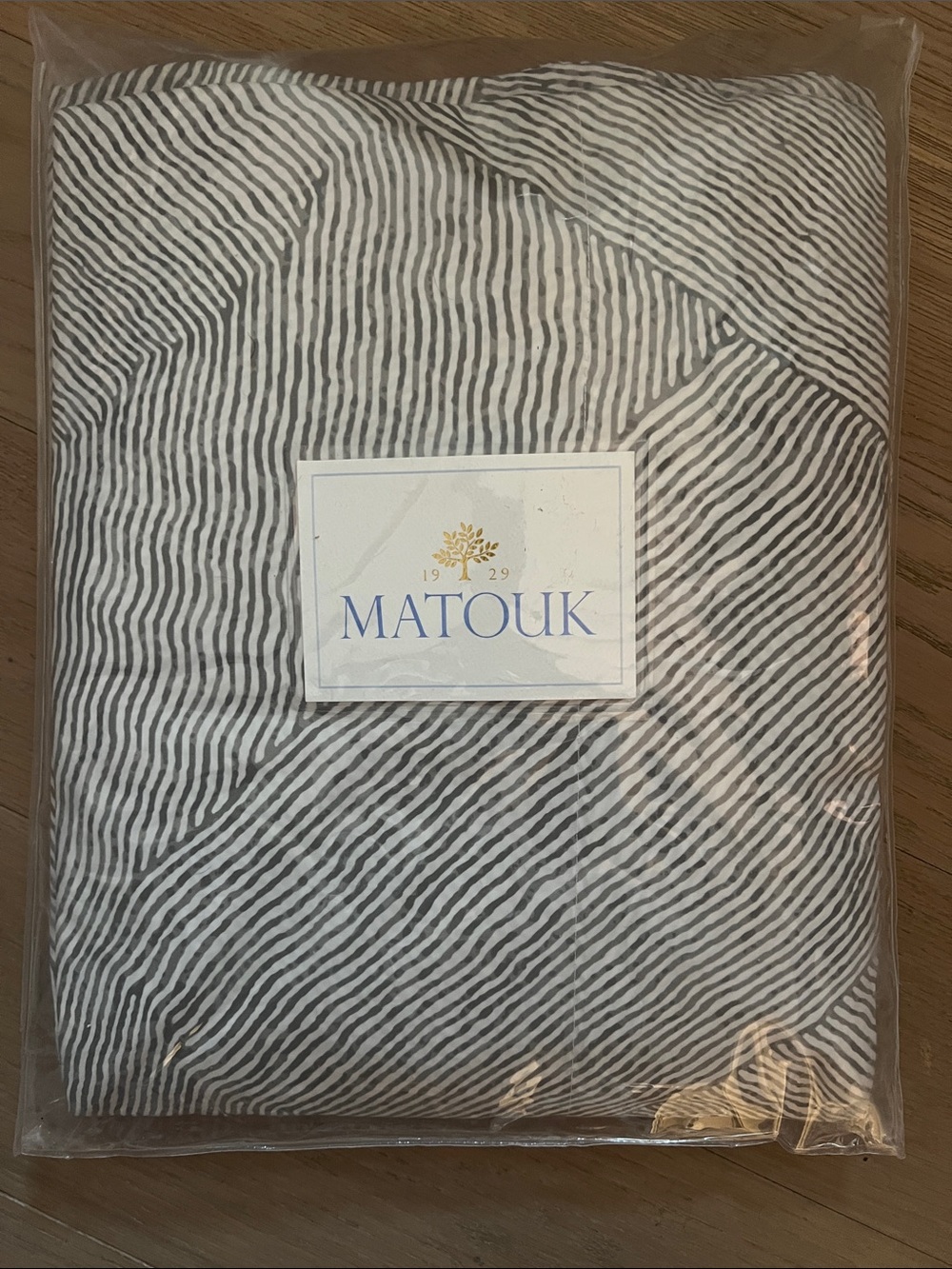 Matouk Queen Sheet Set in Burnett (White and Gray)